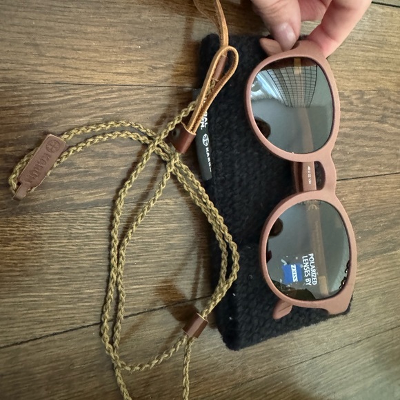KARÜN Unisex Puelo Sunglasses (with case + sunglass strap) - Picture 12 of 12